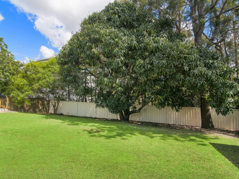 37 WENLOCK CRESCENT, Springwood QLD 4127