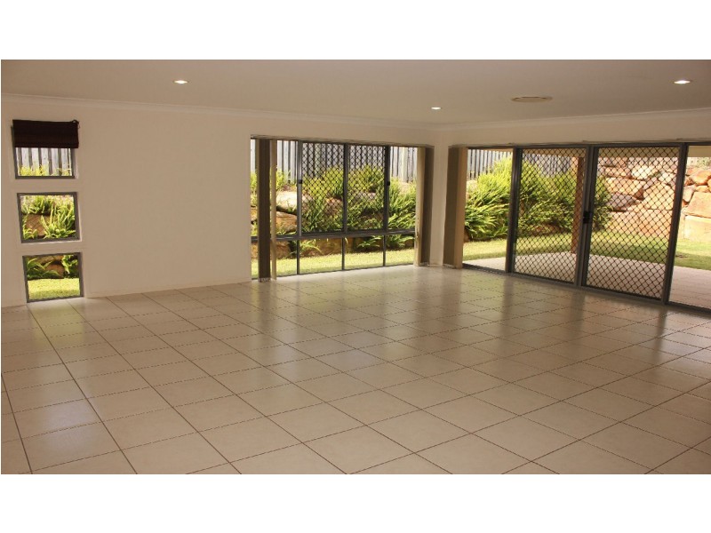 6 Argus Place, Kallangur QLD 4503