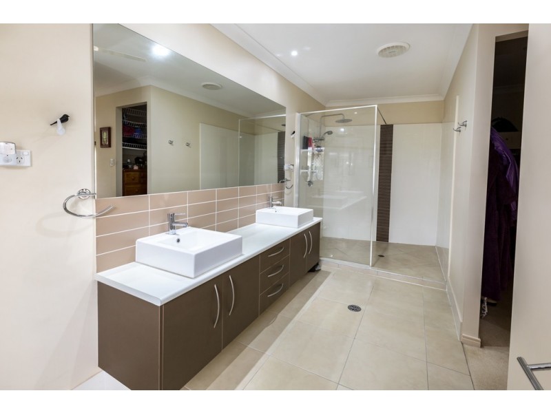 14 Hideaway Close, Narangba QLD 4504