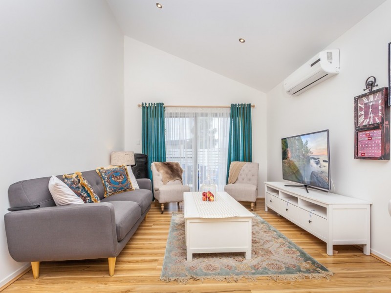 8/23 Essencia Avenue, Dakabin QLD 4503