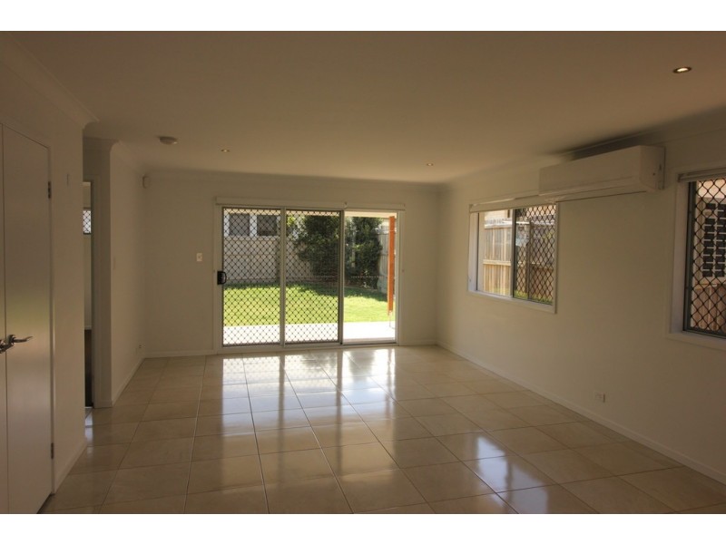 2/5 Elizabeth, Griffin QLD 4503