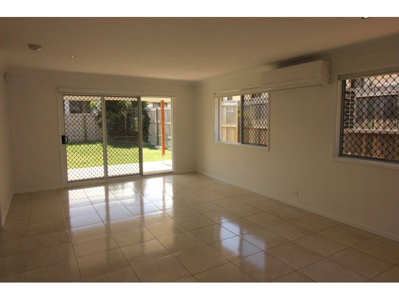2/5 Elizabeth, Griffin QLD 4503