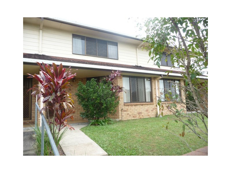 2/1 Armstrong St, Petrie QLD 4502