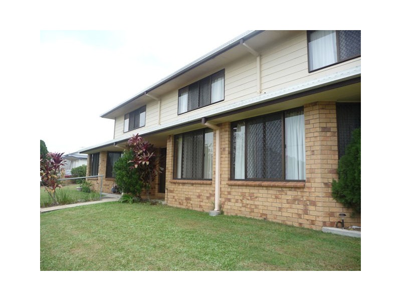 2/1 Armstrong St, Petrie QLD 4502