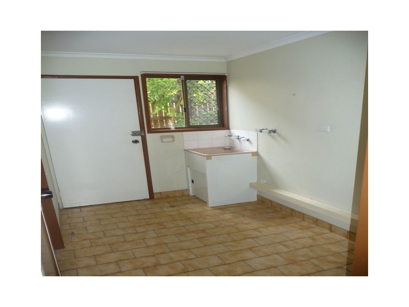 2/1 Armstrong St, Petrie QLD 4502