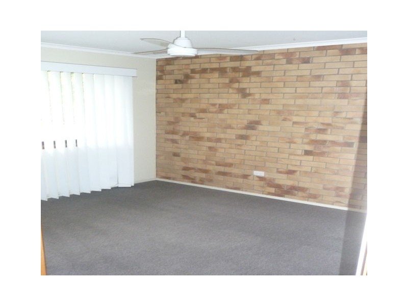 2/1 Armstrong St, Petrie QLD 4502