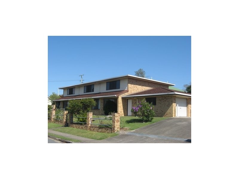 2/1 Armstrong St, Petrie QLD 4502