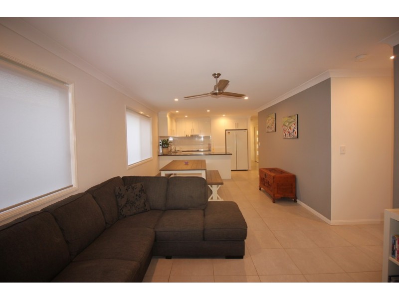 72 Benham Ave, Kallangur QLD 4503