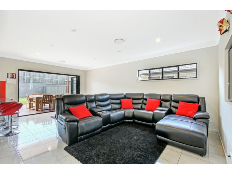 21 Bellthorpe Cct, Kallangur QLD 4503