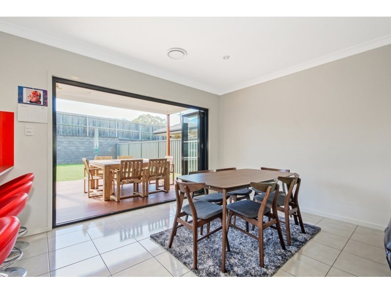 21 Bellthorpe Cct, Kallangur QLD 4503