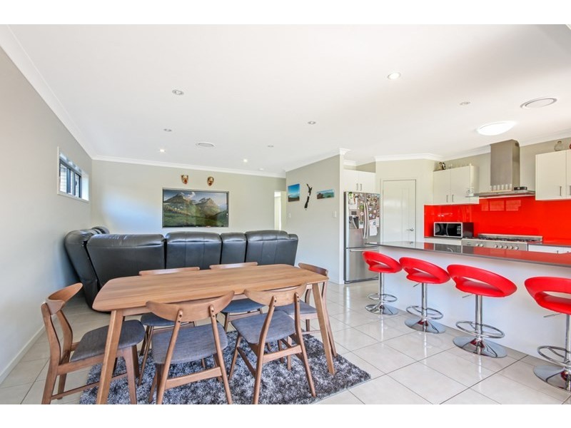 21 Bellthorpe Cct, Kallangur QLD 4503