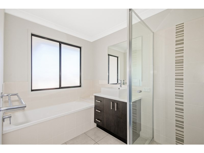 21 Bellthorpe Cct, Kallangur QLD 4503