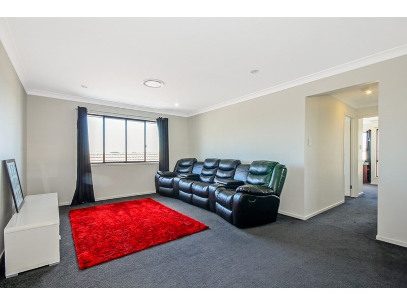 21 Bellthorpe Cct, Kallangur QLD 4503