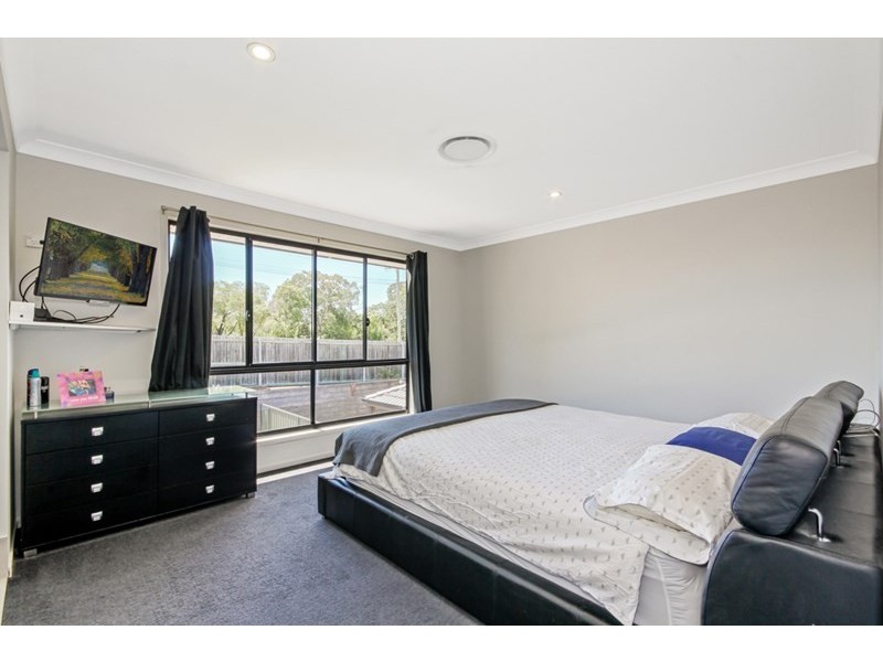 21 Bellthorpe Cct, Kallangur QLD 4503