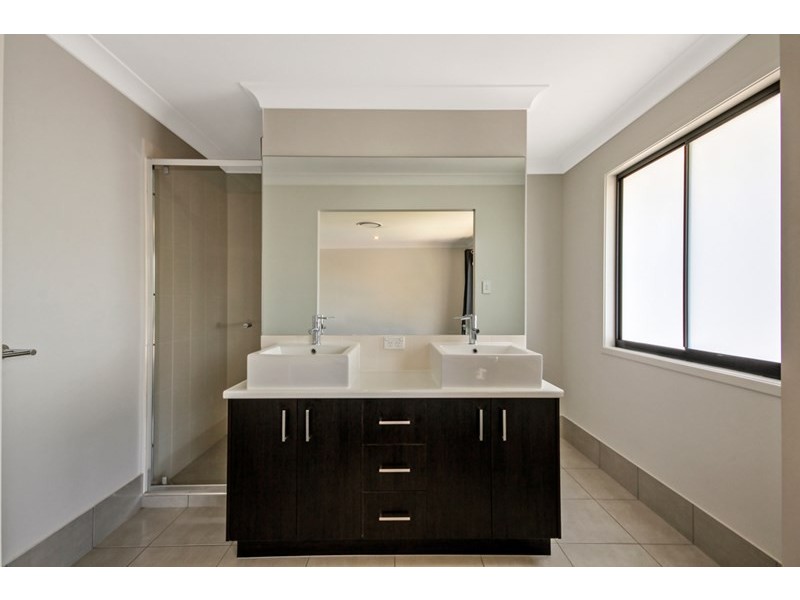 21 Bellthorpe Cct, Kallangur QLD 4503