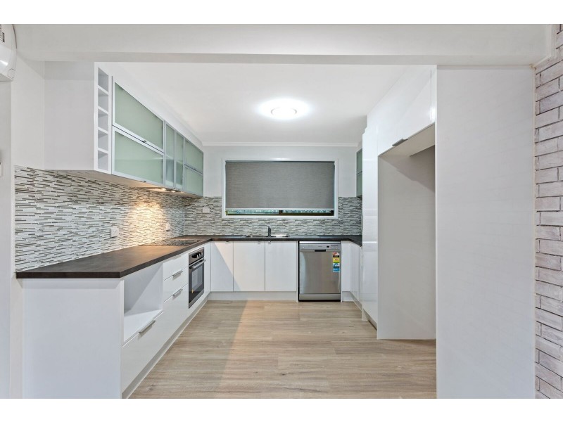 2/1 Armstrong Street, Petrie QLD 4502