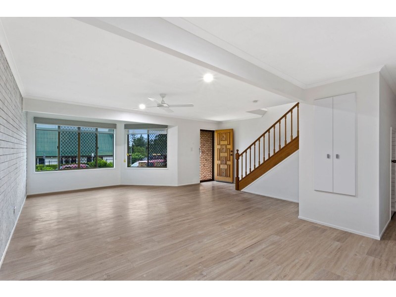 2/1 Armstrong Street, Petrie QLD 4502