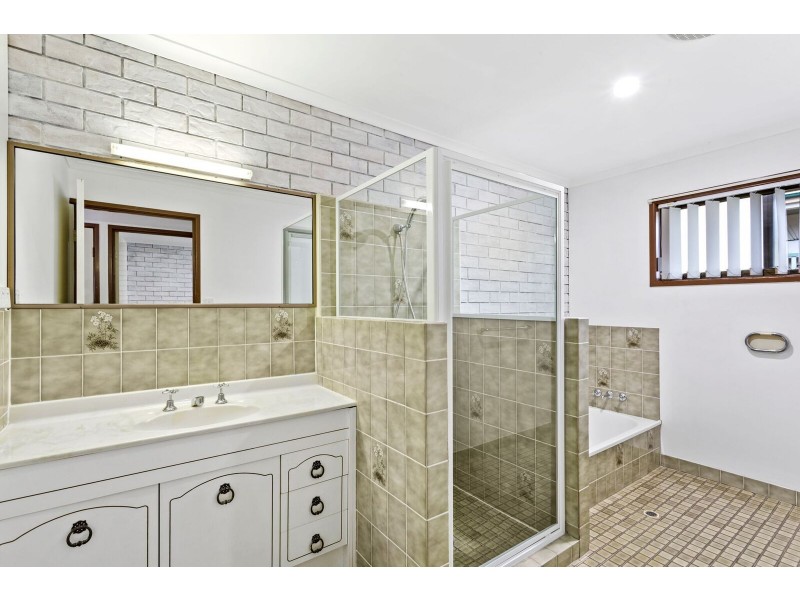 2/1 Armstrong Street, Petrie QLD 4502