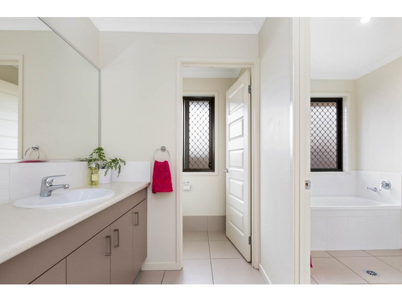 20 Braxlaw Cres, Dakabin QLD 4503