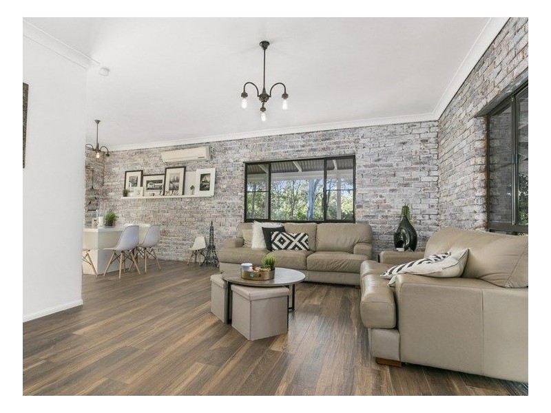 26 Whiteside Rd, Whiteside QLD 4503