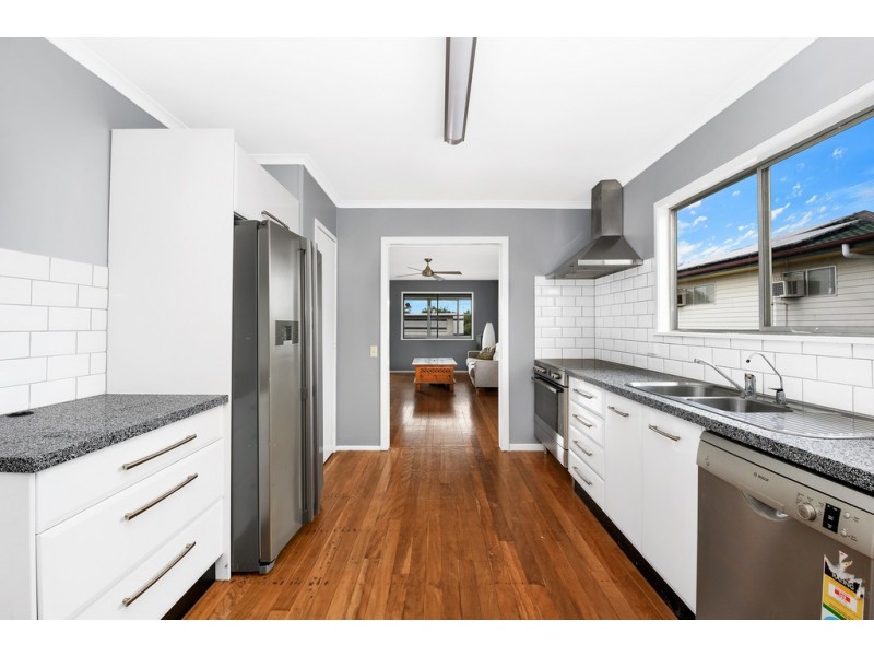 23 Lyndon St, Kallangur QLD 4503