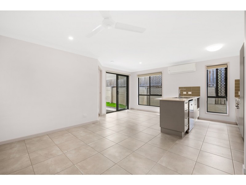 1/13 Mayfair Crescent, Kallangur QLD 4503