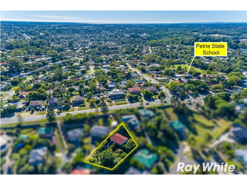 6 Feldsman Crt, Petrie QLD 4502