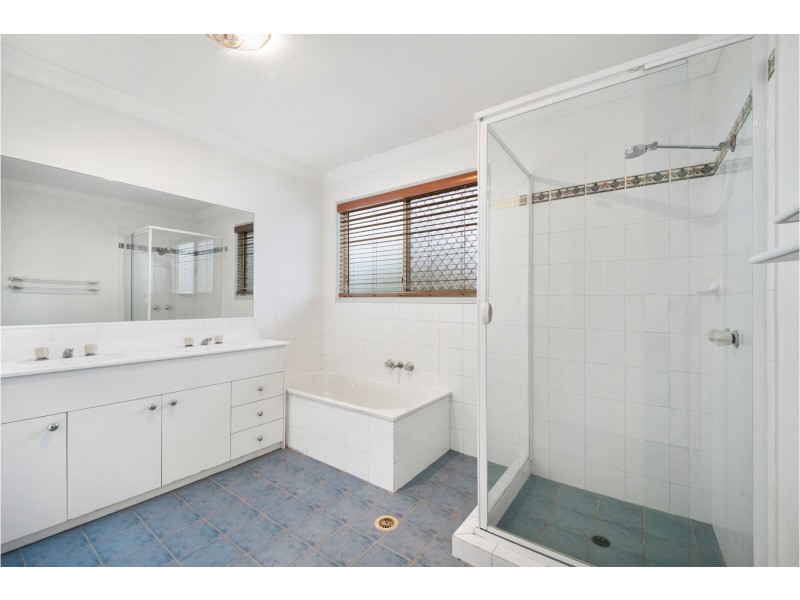 6 Feldsman Crt, Petrie QLD 4502