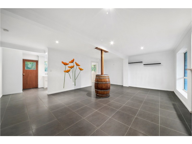 6 Feldsman Crt, Petrie QLD 4502