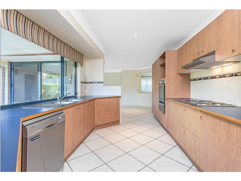 2 Cooksland Crescent, North Lakes QLD 4509