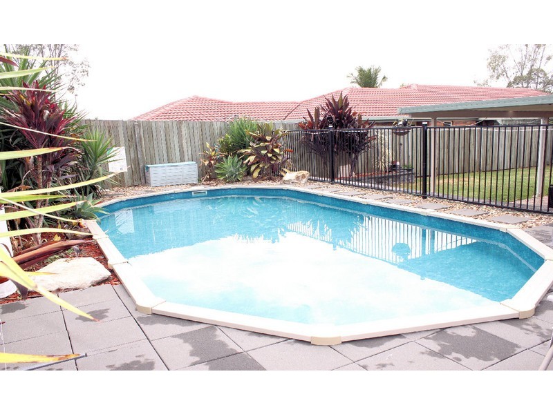 4 Glenbrae Ct, Petrie QLD 4502