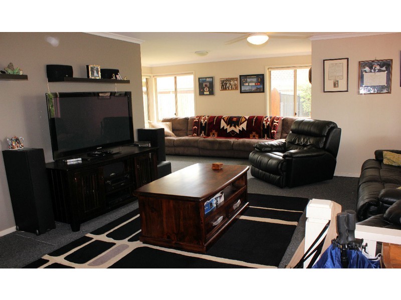 4 Glenbrae Ct, Petrie QLD 4502