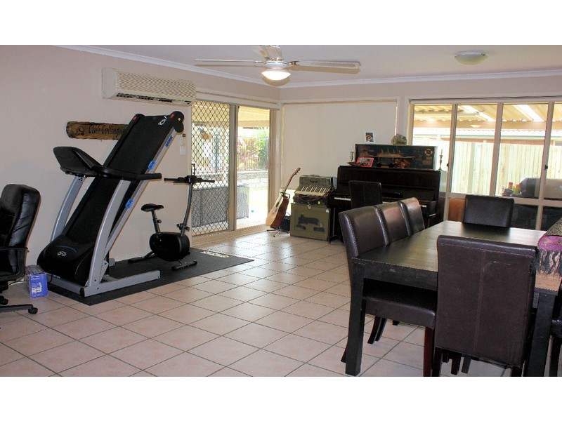 4 Glenbrae Ct, Petrie QLD 4502