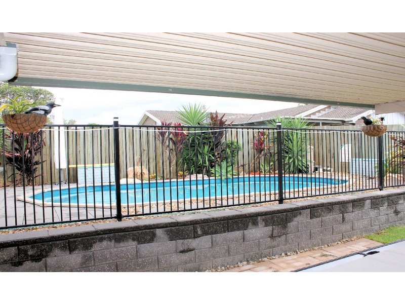 4 Glenbrae Ct, Petrie QLD 4502