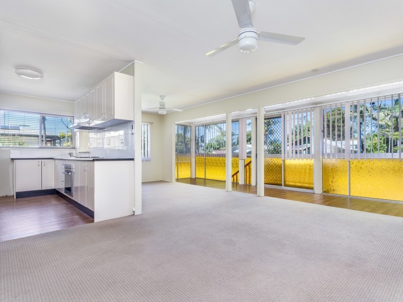 71 Connaught Street, Sandgate QLD 4017