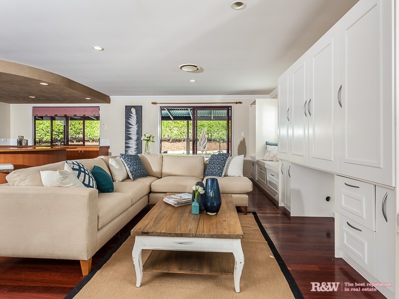 10 midson Street, Petrie QLD 4502