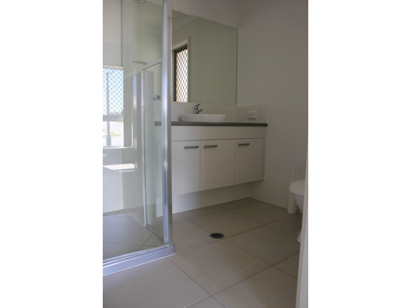 68 Surround St, Dakabin QLD 4503