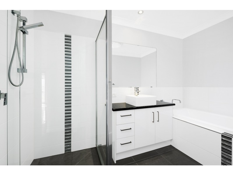 2/3 Ostria Crt, Griffin QLD 4503