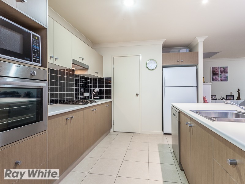 6 Lilly Crescent, Kallangur QLD 4503