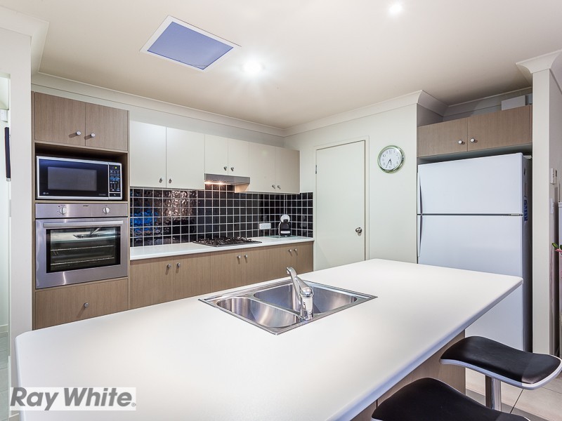 6 Lilly Crescent, Kallangur QLD 4503