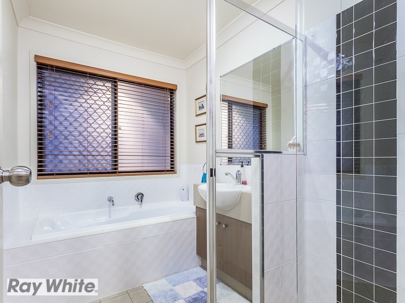 6 Lilly Crescent, Kallangur QLD 4503