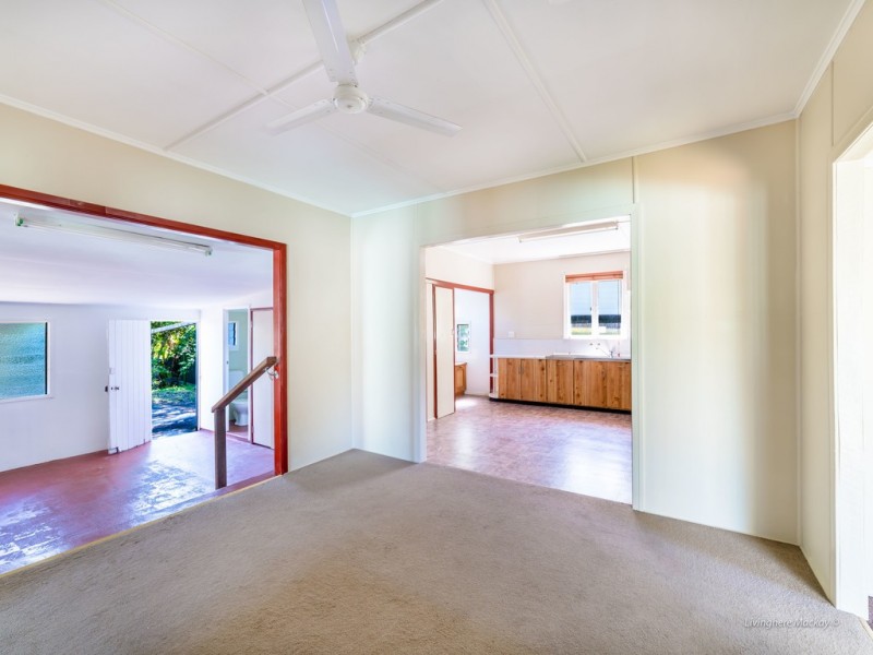 4 EAGLE STREET, Slade Point QLD 4740