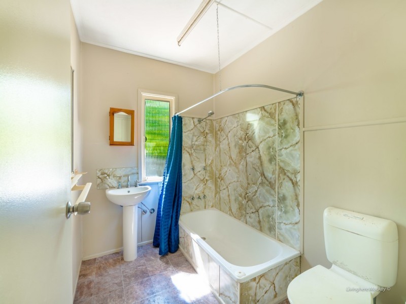 4 EAGLE STREET, Slade Point QLD 4740