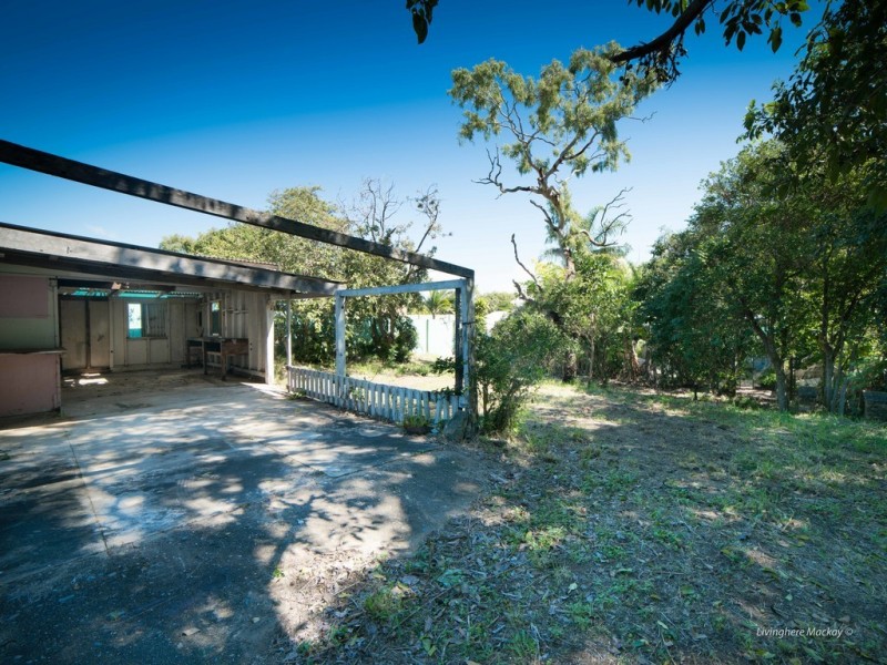 4 EAGLE STREET, Slade Point QLD 4740