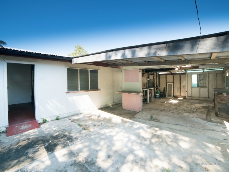 4 EAGLE STREET, Slade Point QLD 4740