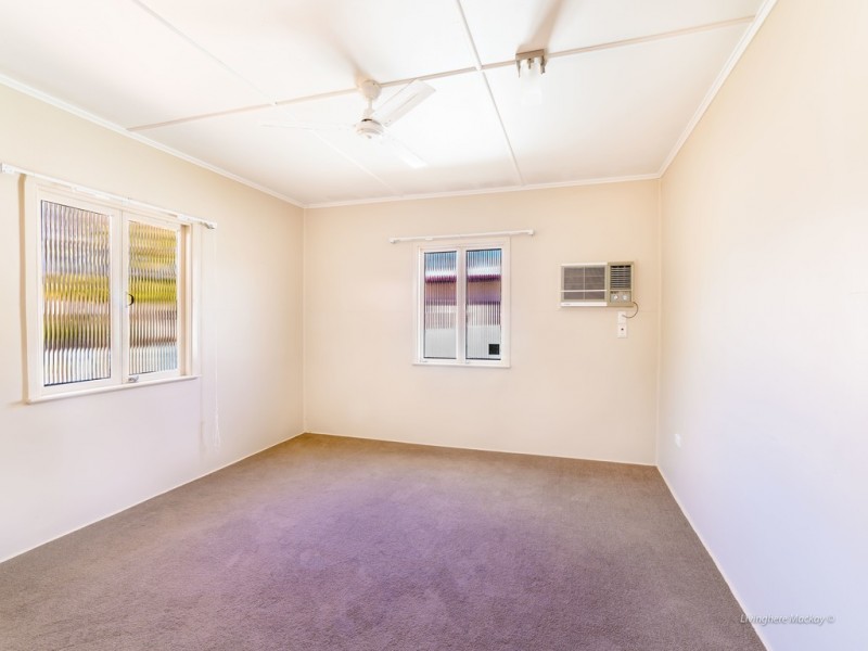 4 EAGLE STREET, Slade Point QLD 4740