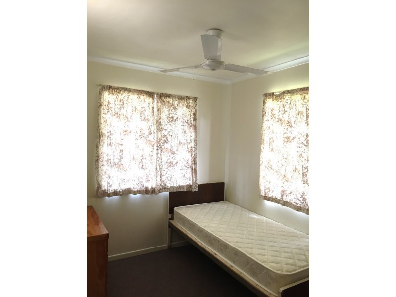 2/4 Matthews Crt, Andergrove QLD 4740