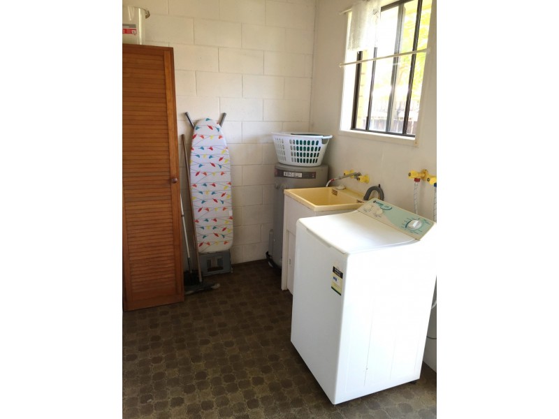 2/4 Matthews Crt, Andergrove QLD 4740