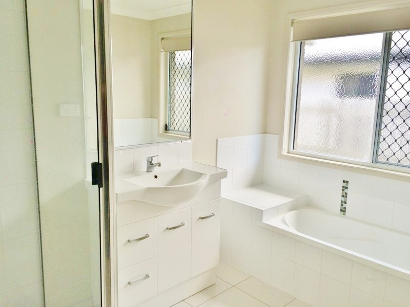 27 Montgomery Street, Rural View QLD 4740
