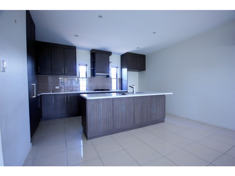 9 Eros, Ooralea QLD 4740